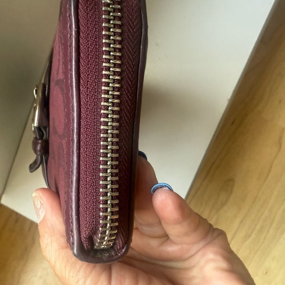 Coach Signature Jacquard Buckle Wallett​ - Picture 9 of 9